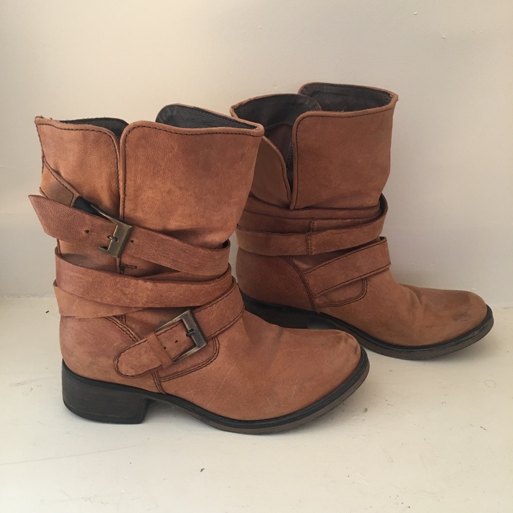 Steve Madden. Distressed leather boots. Size 7.